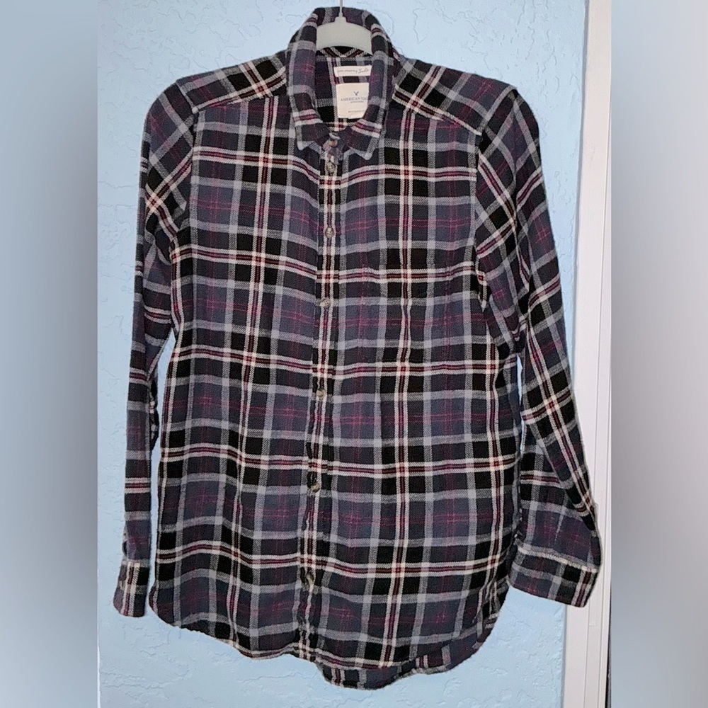 American Eagle Outfitters Boyfriend Fit Casual Button Down Shirt